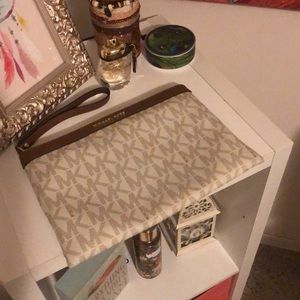 🌸ON HOLD🌸Michael kors clutch